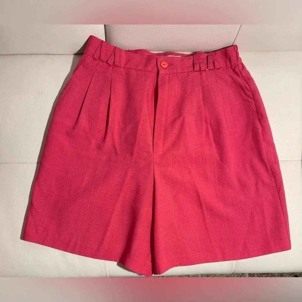 Petite sophisticate linen blend pink shorts with pockets.